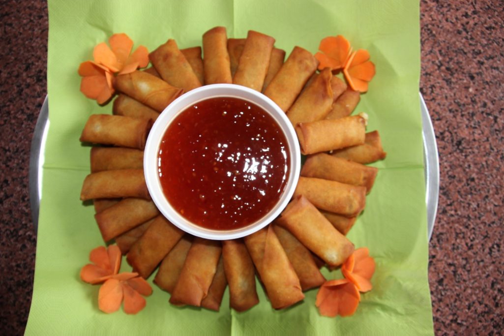 Mini Frühlingsrollen mit Süß-Sauer Dip